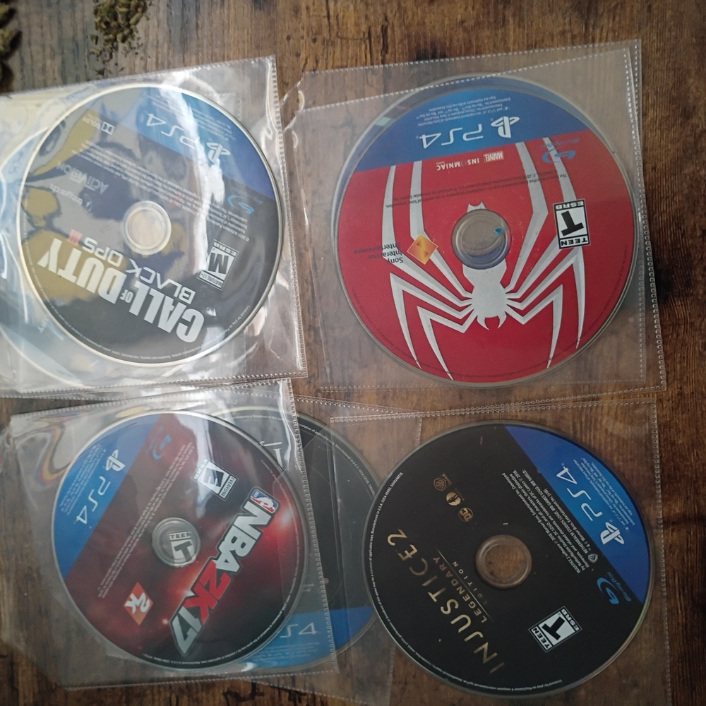 Sony 4 Game Disc Collection - Black and Red